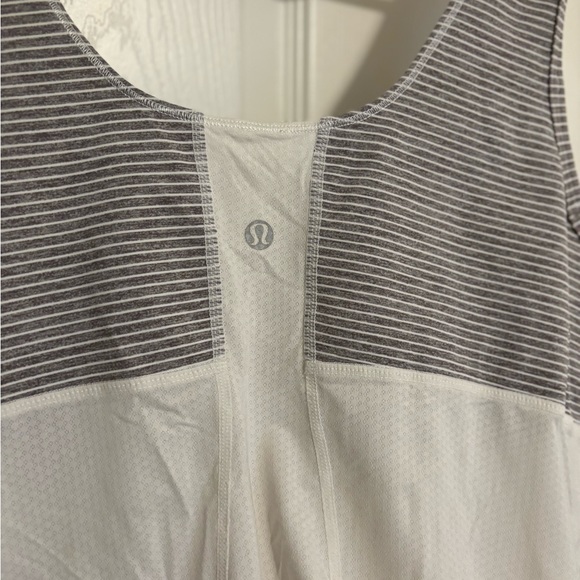 Lululemon loose fitted tank, mint green drawstring - Picture 4 of 4